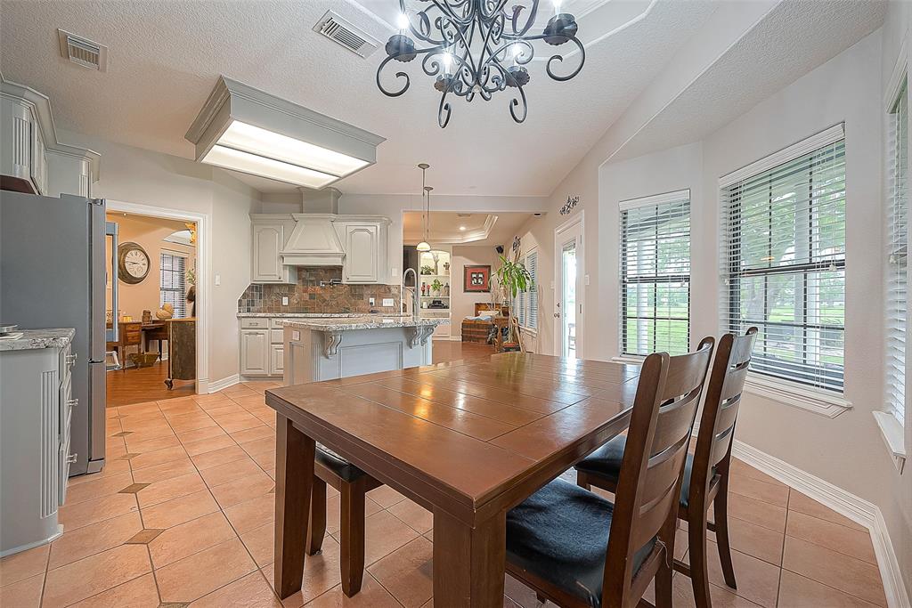 638 Winchester Trail, Angleton, Texas image 10