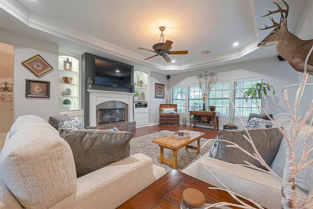 638 Winchester Trail, Angleton, Texas image 5