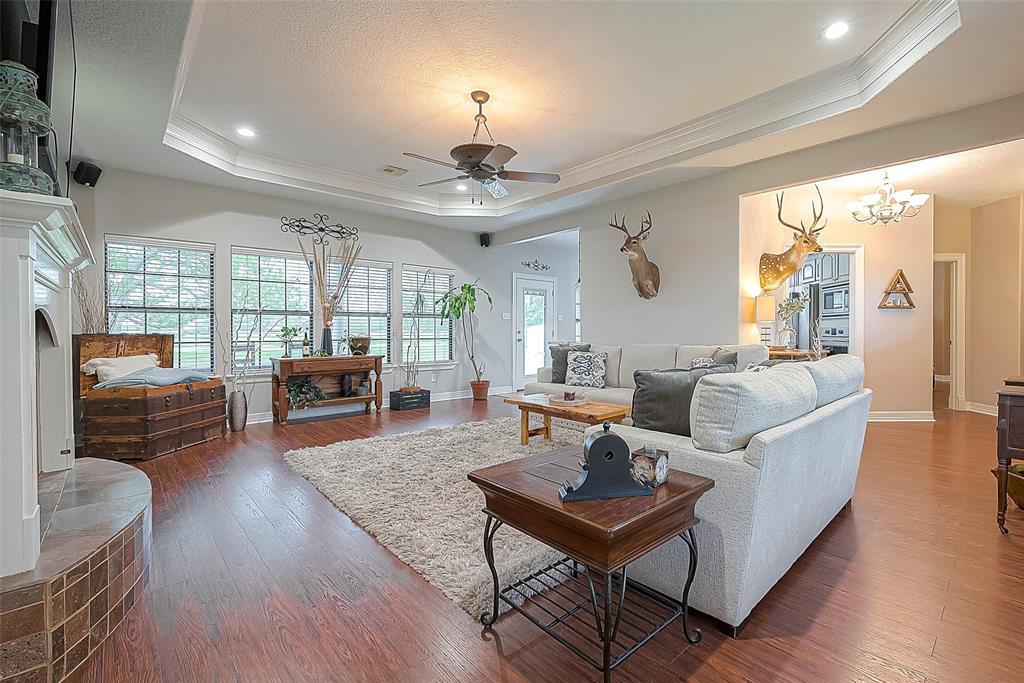 638 Winchester Trail, Angleton, Texas image 6