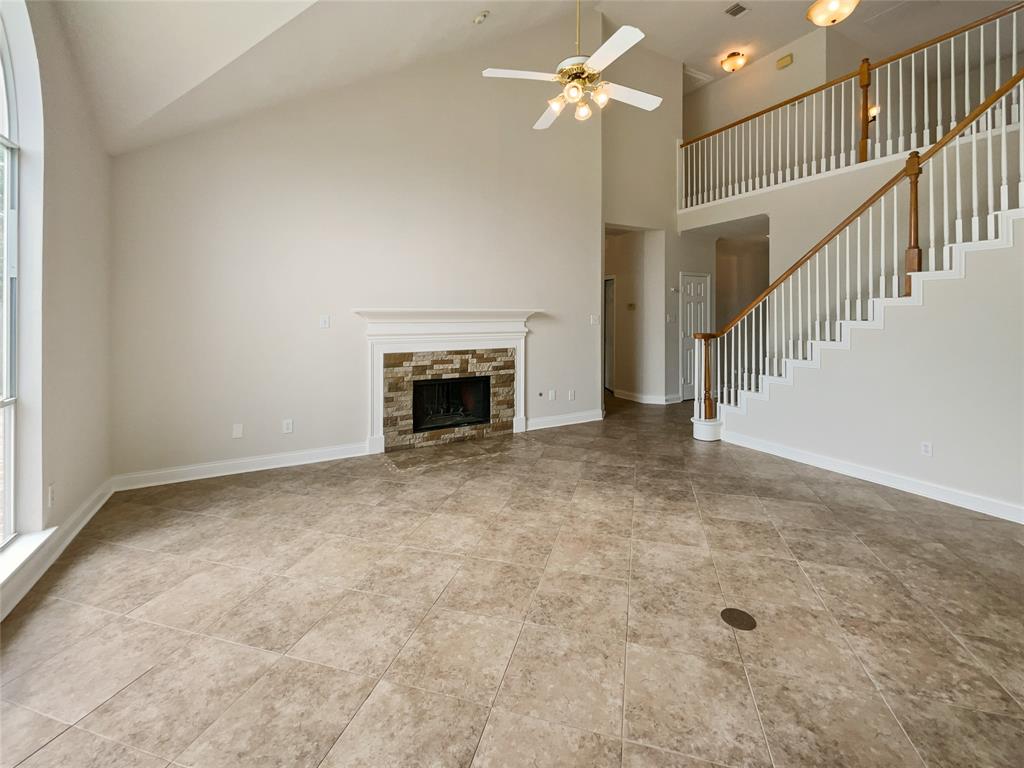 4038 Stonehurst Drive, Pearland, Texas image 3