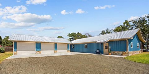 A home in Broaddus