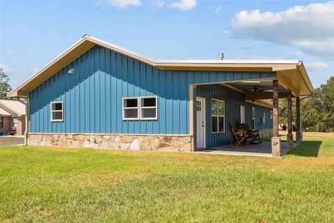 A home in Broaddus