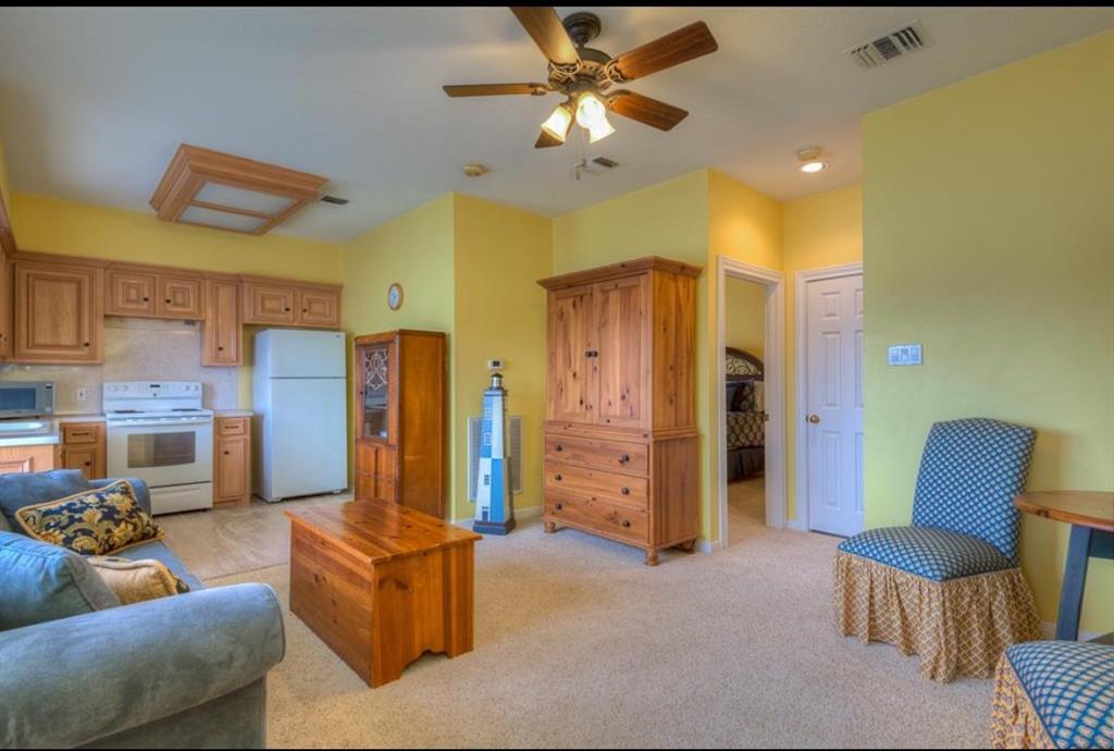 331 Club Island Way