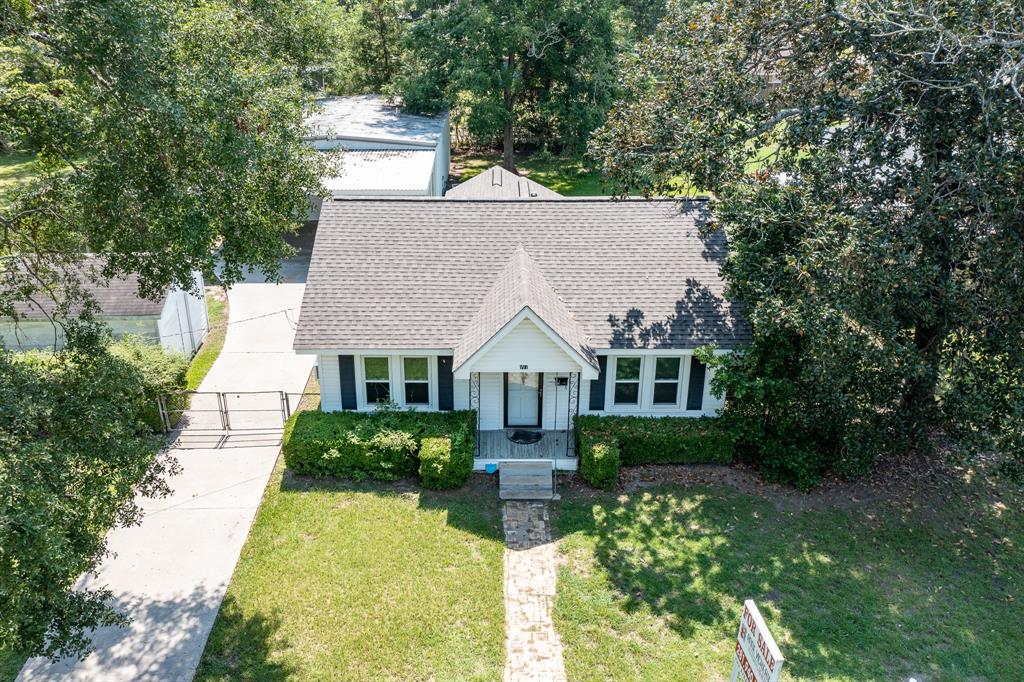 111 S Roosevelt Avenue, Cleveland, Texas image 1