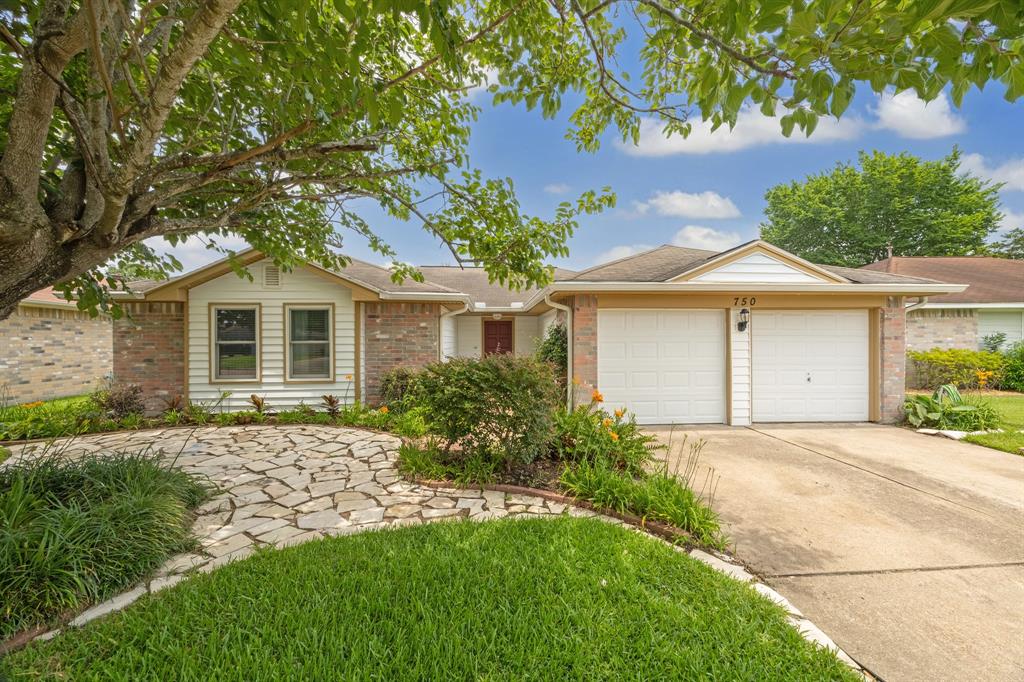 750 Sugar Hill Drive, La Porte, Texas image 1