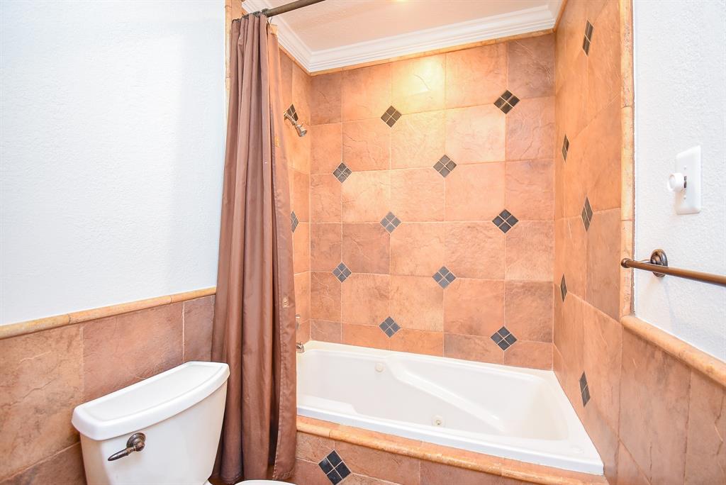 3119 Wagon Trail Drive, Sugar Land, Texas image 21