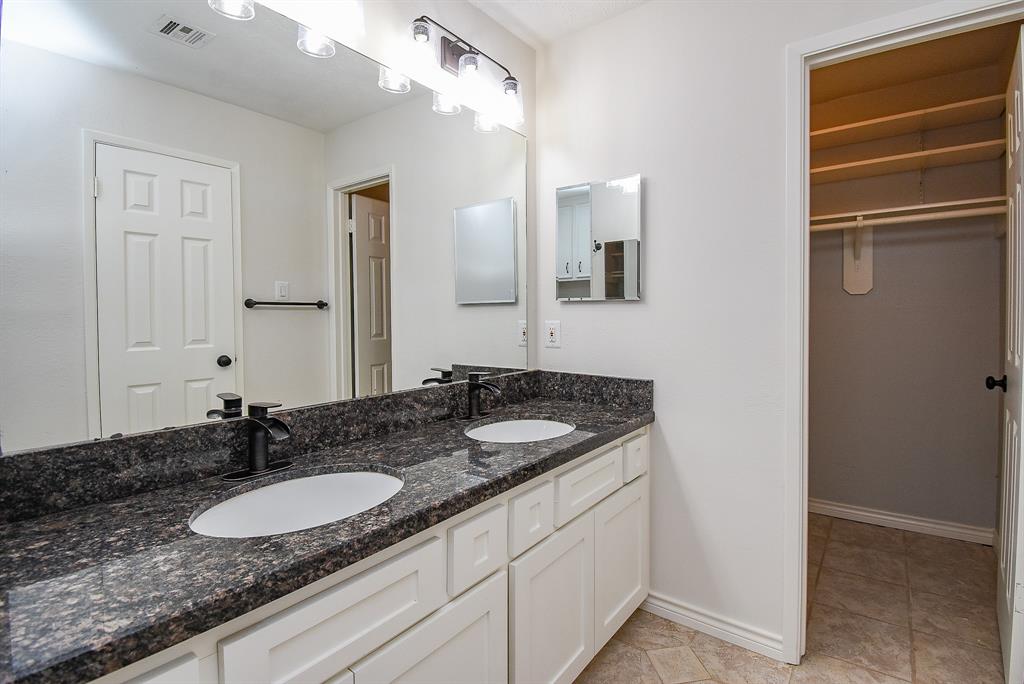 3119 Wagon Trail Drive, Sugar Land, Texas image 8