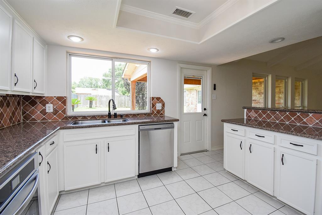 3119 Wagon Trail Drive, Sugar Land, Texas image 17