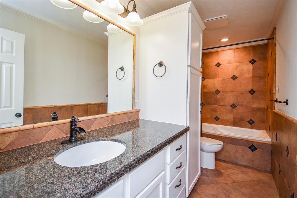 3119 Wagon Trail Drive, Sugar Land, Texas image 20