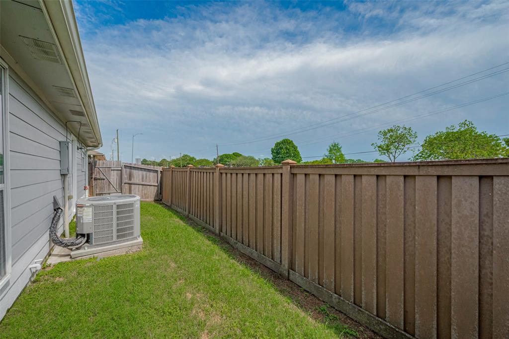 1710 Village Townhome Drive, Pasadena, Texas image 44