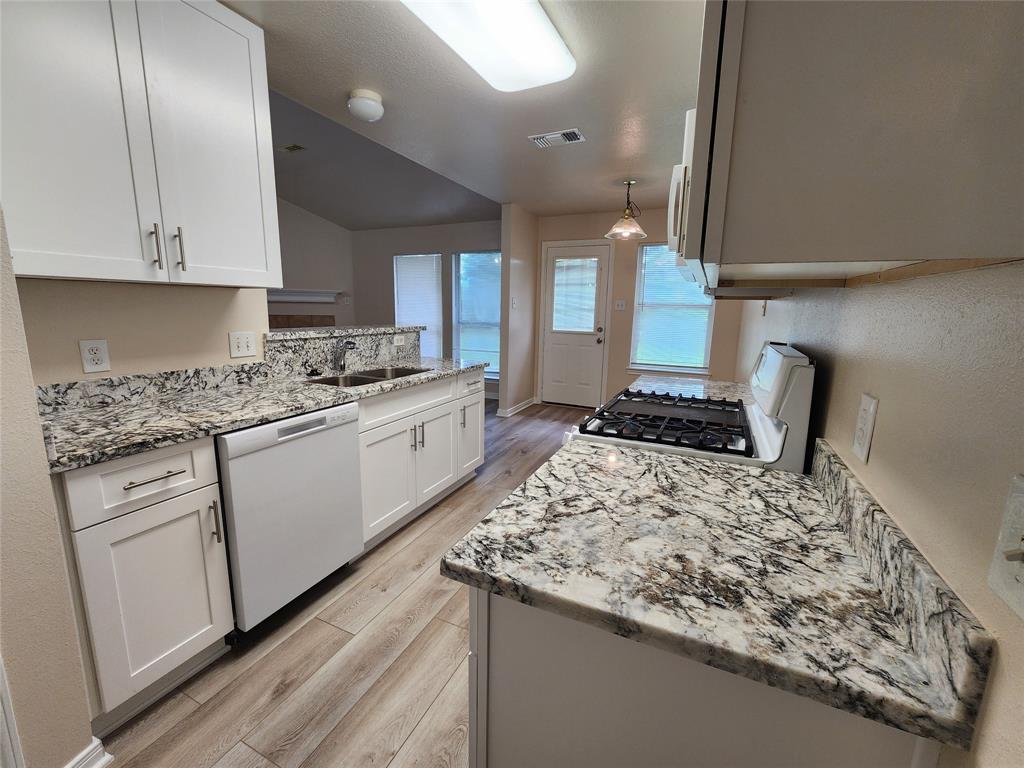218 Jordy Lane, Dickinson, Texas image 13