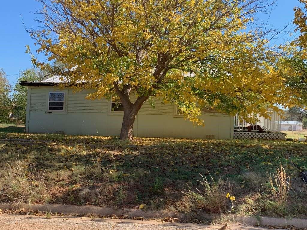 323 W 6th Street, Spur, Texas image 2