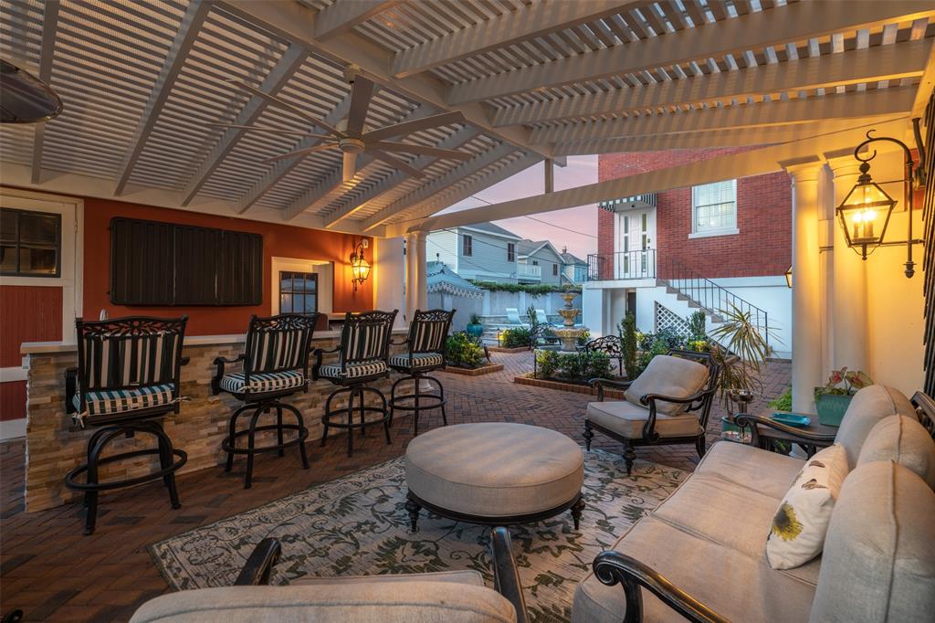 Galveston, Texas 77550, United States, 4 Bedrooms Bedrooms, ,5 BathroomsBathrooms,Residential,Pending,62331