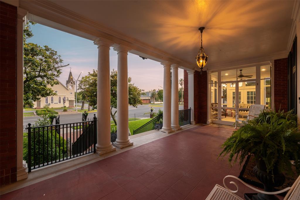 Galveston, Texas 77550, United States, 4 Bedrooms Bedrooms, ,5 BathroomsBathrooms,Residential,Pending,62331