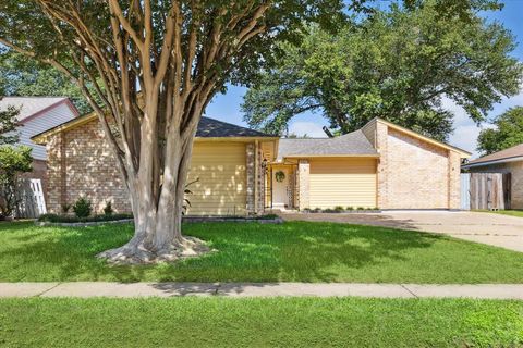Single Family Residence in Houston TX 2423 Cypressvine Drive.jpg