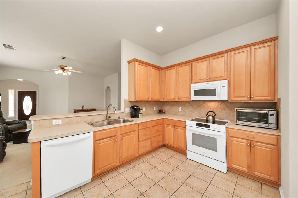 1316 Varese Drive, Pearland, Texas image 16