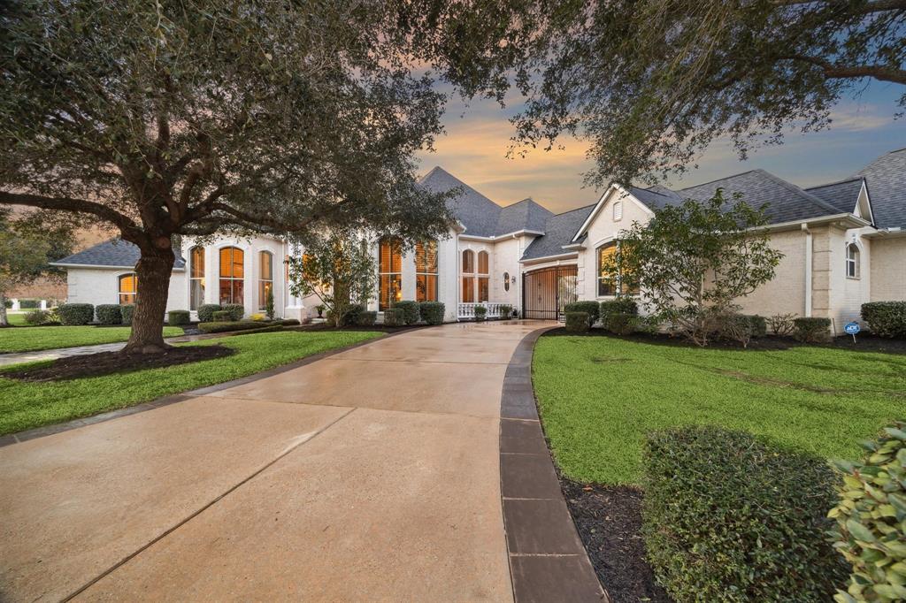7843 Lakebrook Drive, Missouri City, Texas image 1