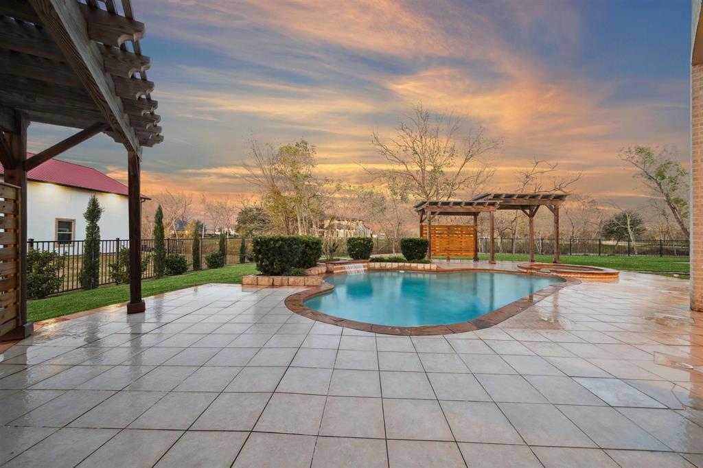7843 Lakebrook Drive, Missouri City, Texas image 32