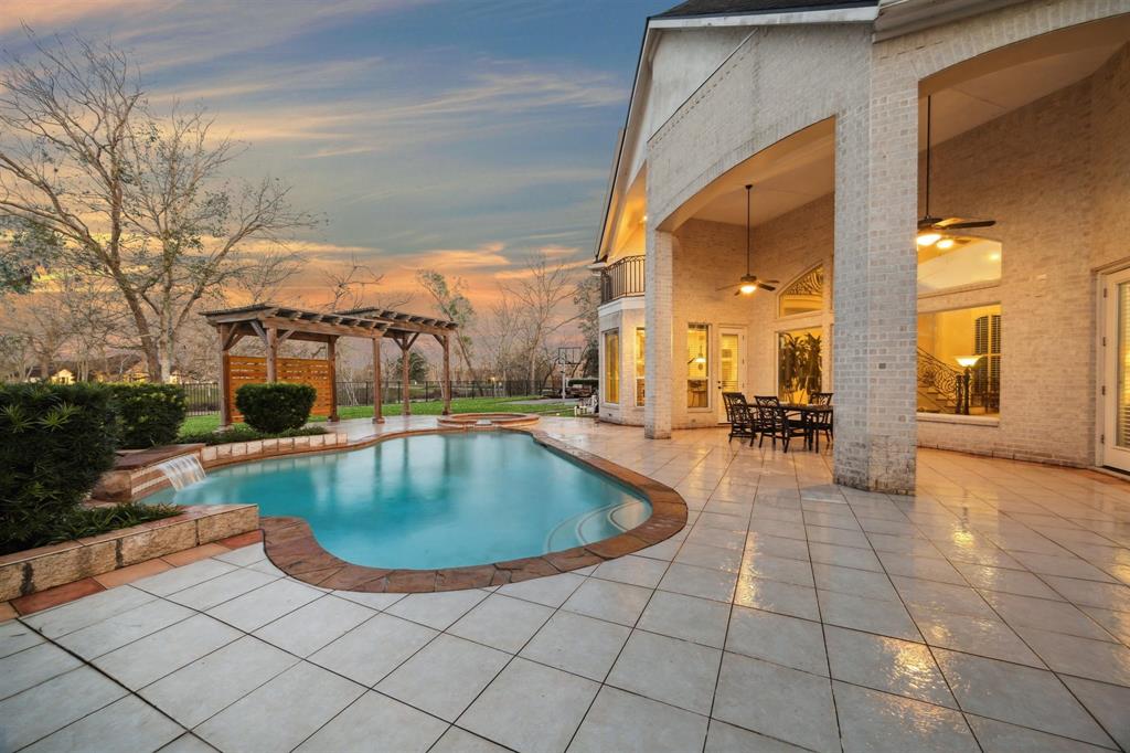 7843 Lakebrook Drive, Missouri City, Texas image 31