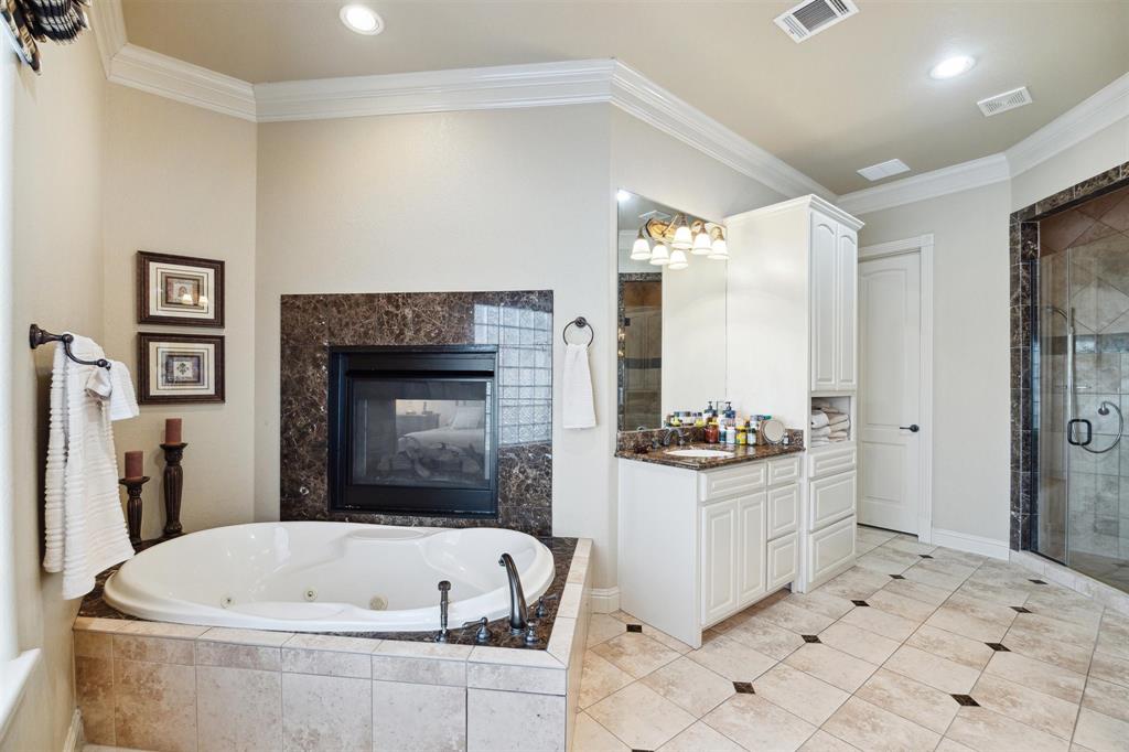 7843 Lakebrook Drive, Missouri City, Texas image 20