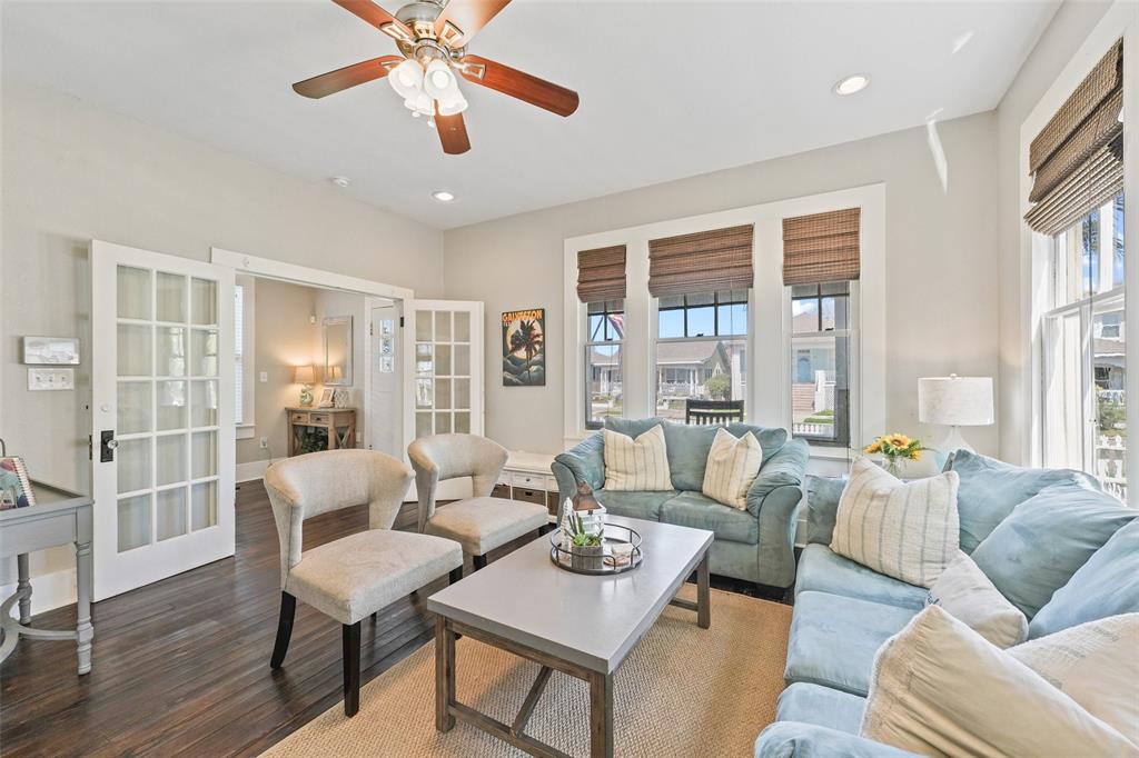 2917 Avenue Q, Galveston, Texas image 10