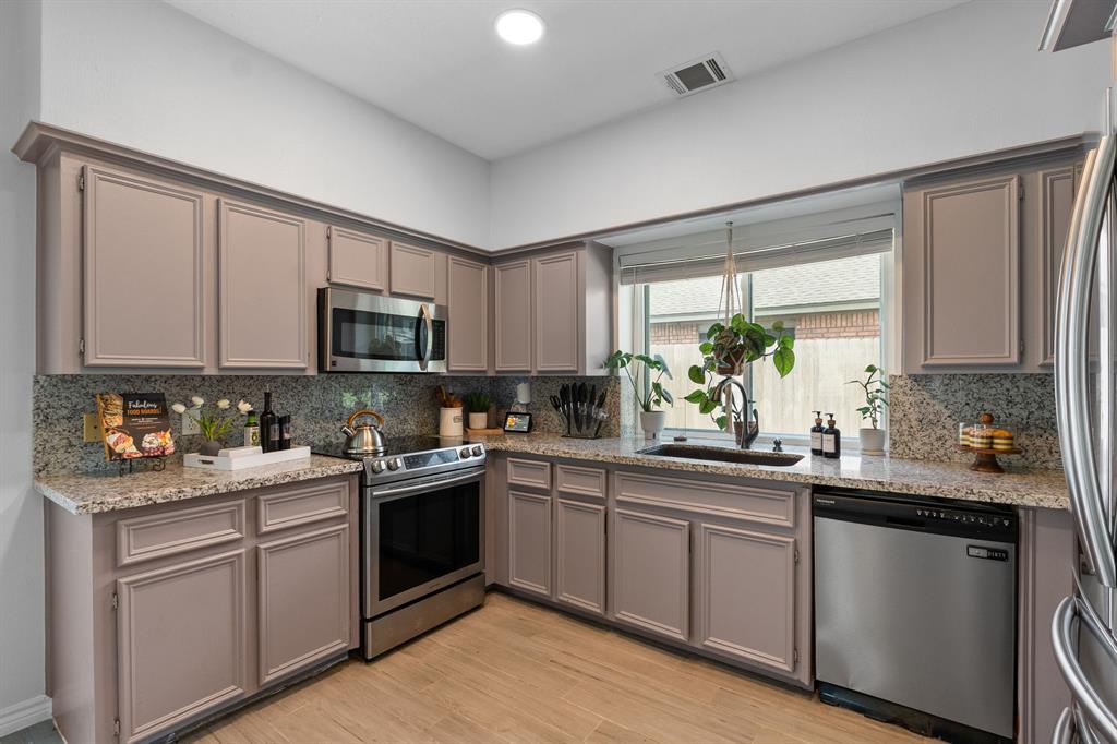 19003 Cloyanna Lane, Humble, Texas image 17