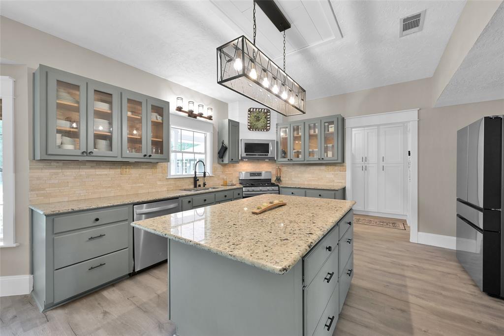 31235 Edgewater Drive, Magnolia, Texas image 14