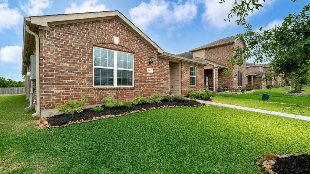 2606 Watersail Drive, Texas City, Texas image 2
