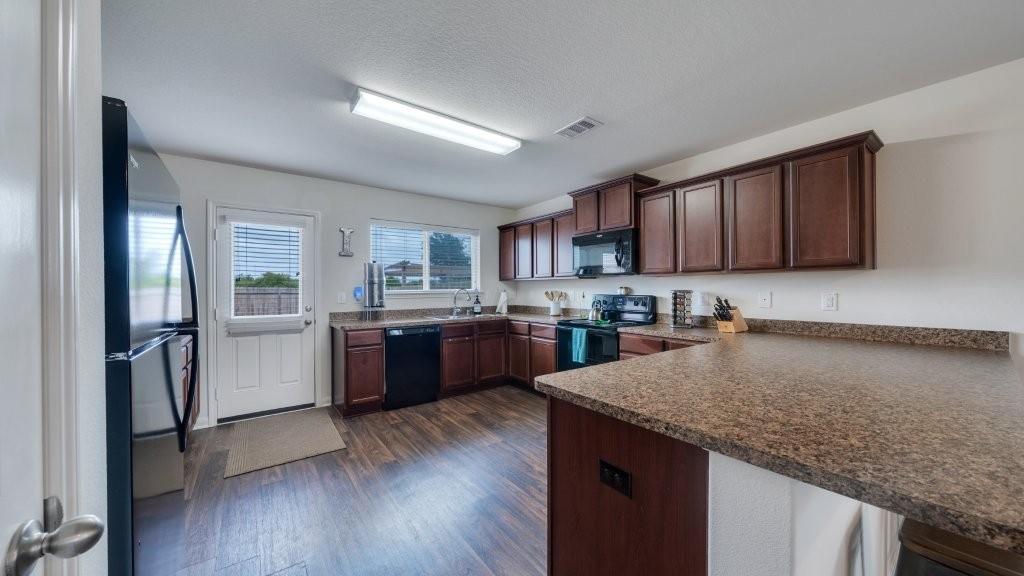2606 Watersail Drive, Texas City, Texas image 6