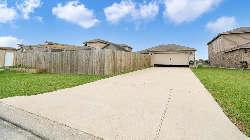 2606 Watersail Drive, Texas City, Texas image 15