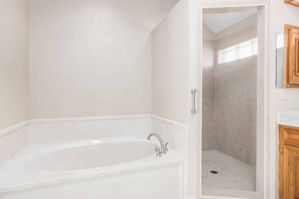 14 Rayburn Ridge Street, Angleton, Texas image 18