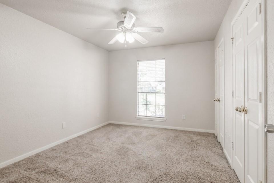 14 Rayburn Ridge Street, Angleton, Texas image 6