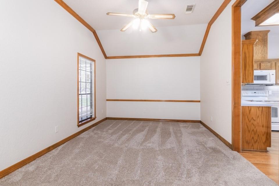 14 Rayburn Ridge Street, Angleton, Texas image 5