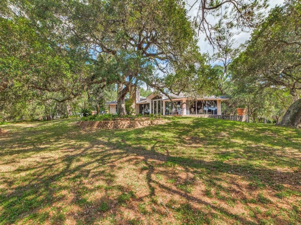 1196 Lakeside Drive, Eagle Lake, Texas image 3