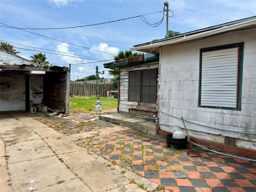 1228 Bayou Shore Drive, Galveston, Texas image 19