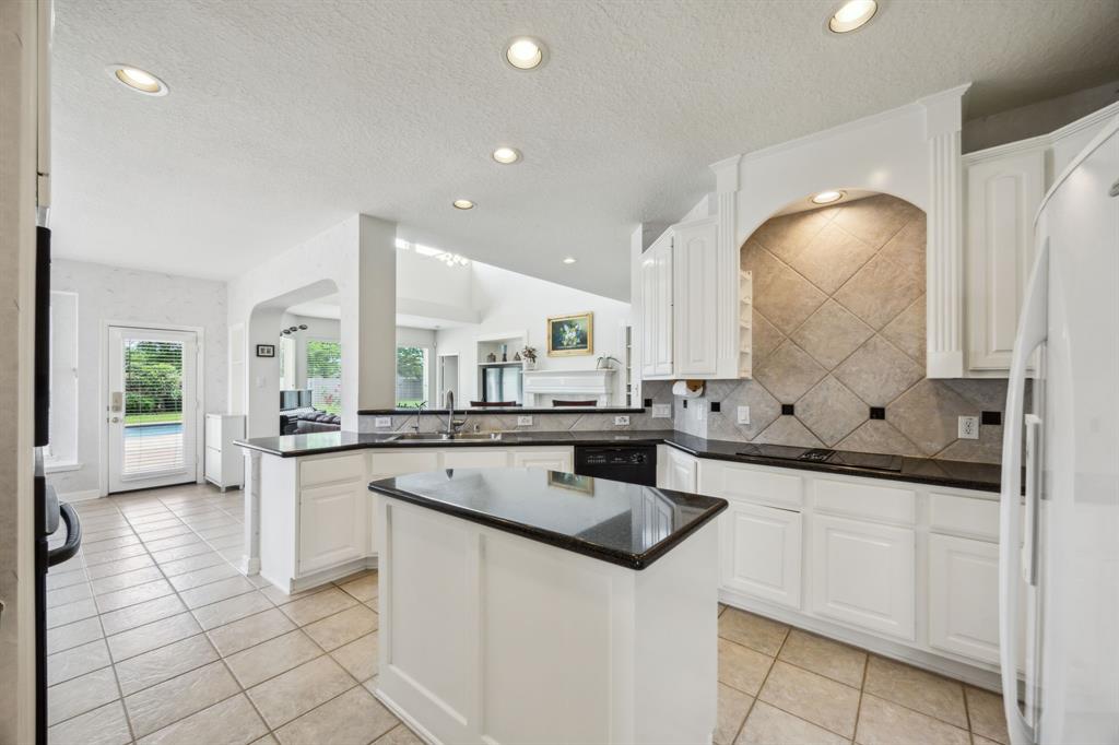 5539 Emerald Pointe Court, Sugar Land, Texas image 12