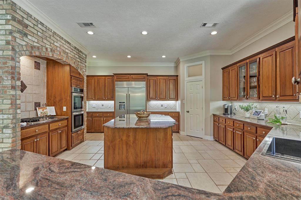 2318 Blue Lake Drive, Magnolia, Texas image 14