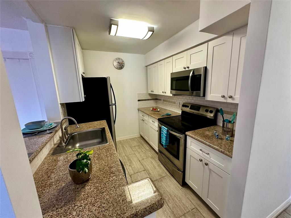 3025 Walnut Bend Lane #24, Houston, Texas image 10
