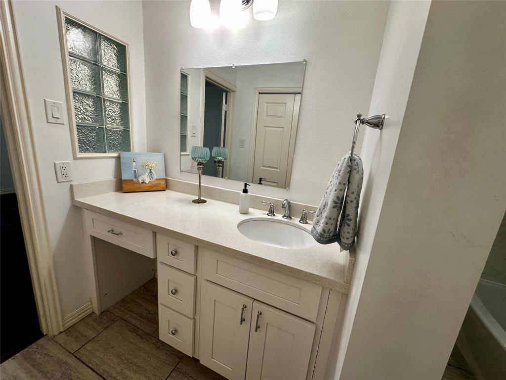 3025 Walnut Bend Lane #24, Houston, Texas image 21
