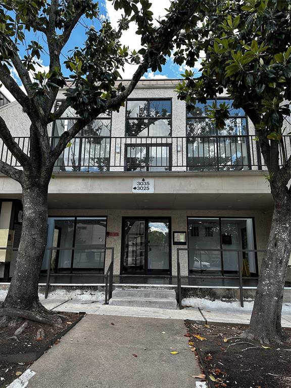 3025 Walnut Bend Lane #24, Houston, Texas image 2