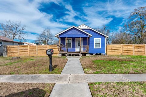 Single Family Residence in Baytown TX 504 Stimpson Street.jpg