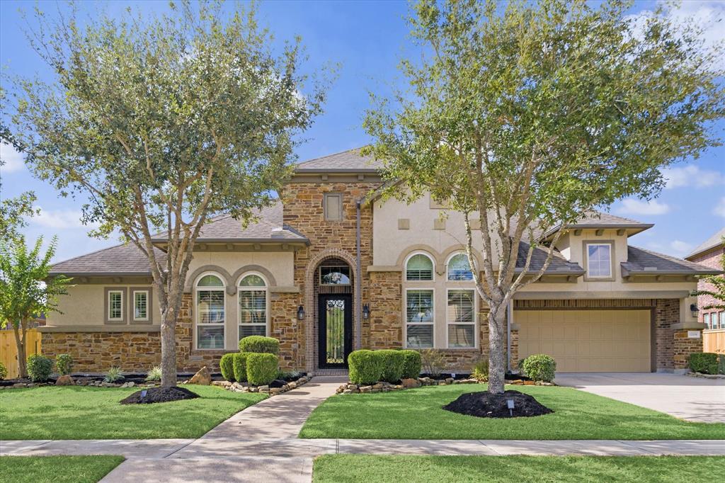 12104 Linden Walk Lane, Pearland, Texas image 1