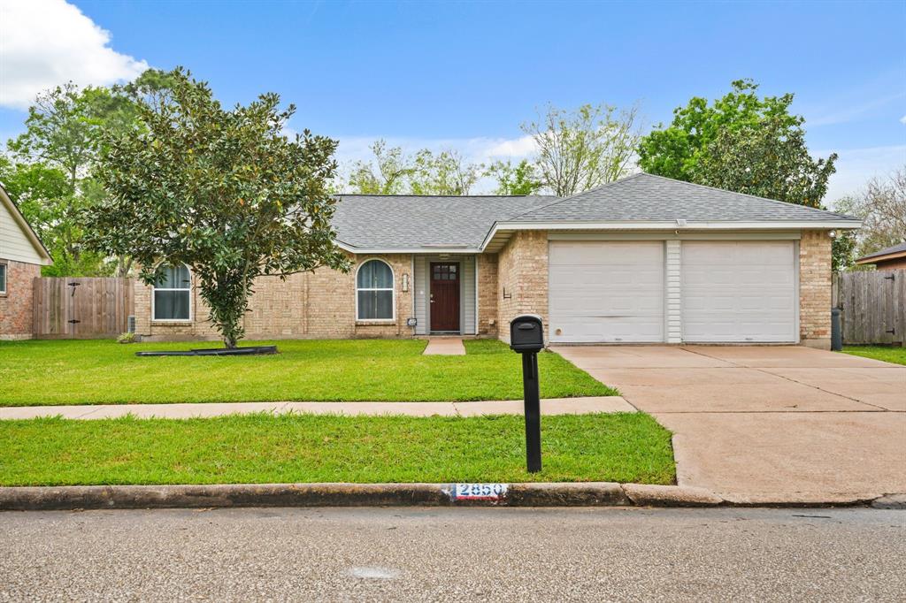 2850 Pilgrims Point Drive, Webster, Texas image 1