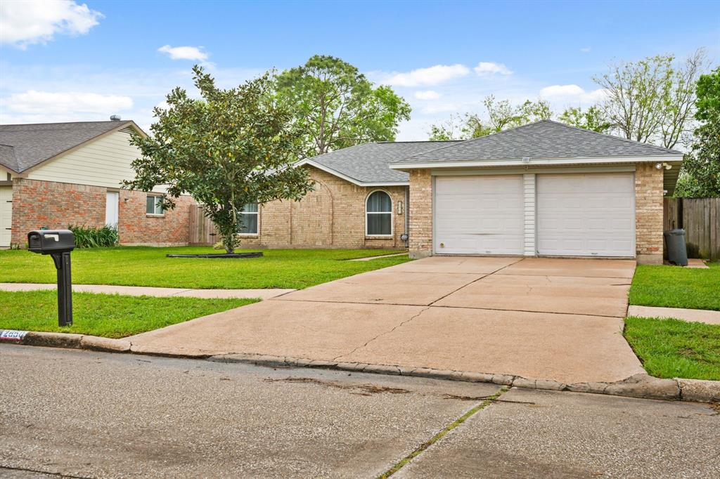 2850 Pilgrims Point Drive, Webster, Texas image 2