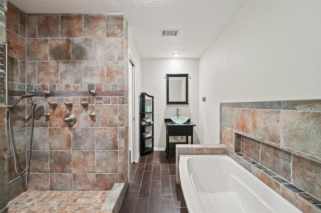 2850 Pilgrims Point Drive, Webster, Texas image 11