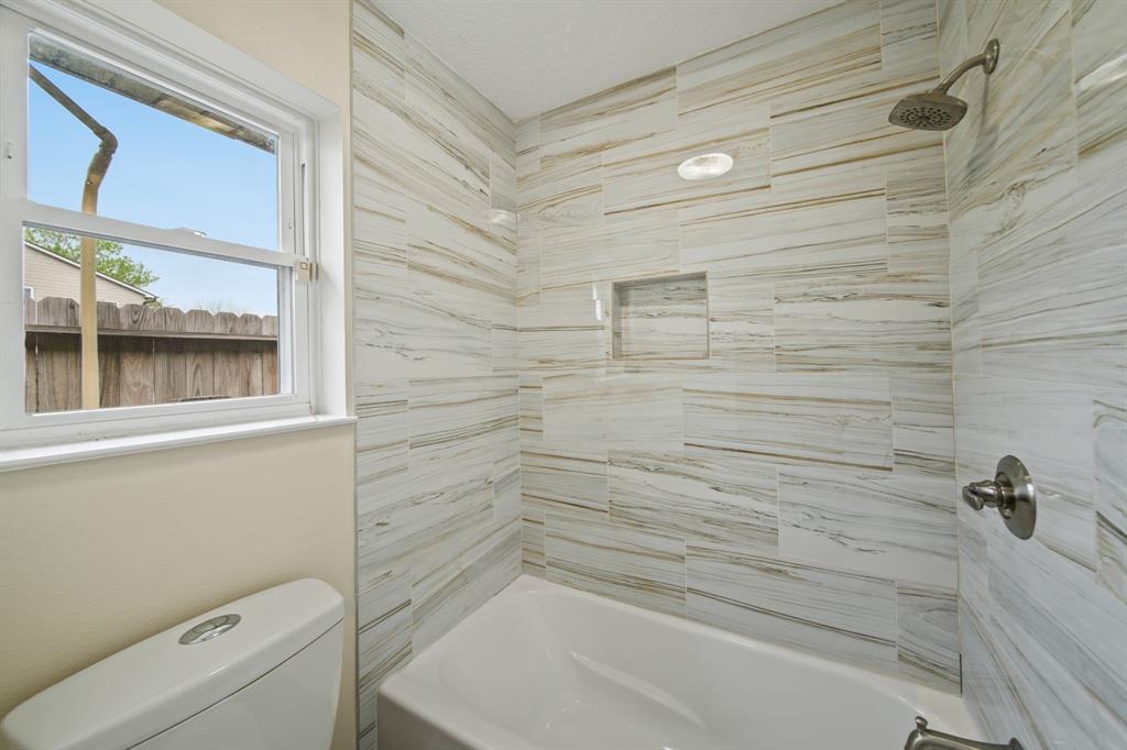 2850 Pilgrims Point Drive, Webster, Texas image 25