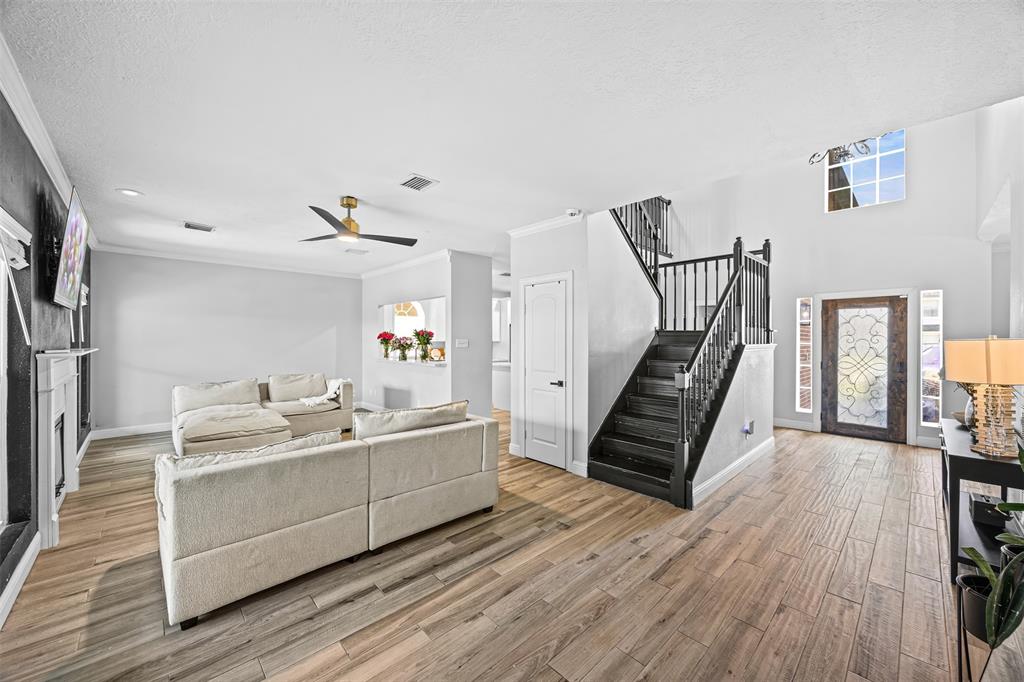 5702 W Vistaglen Loop, Houston, Texas image 14