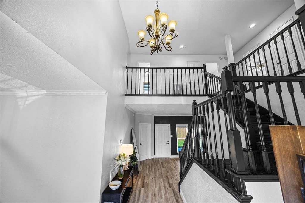 5702 W Vistaglen Loop, Houston, Texas image 5