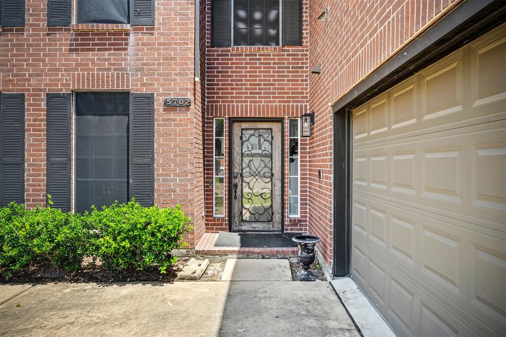 5702 W Vistaglen Loop, Houston, Texas image 4