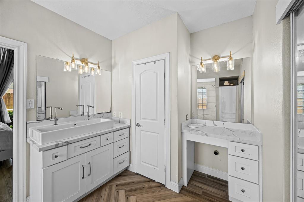 5702 W Vistaglen Loop, Houston, Texas image 12